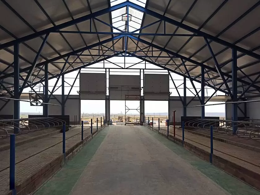Более 60 промышленных ворот «АЛЮТЕХ» установлены на крупном молочном агрокомплексе Чувашии